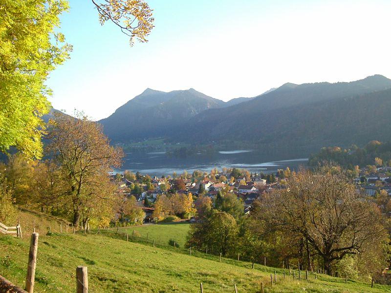Blick von den Hängen des Schliersberges auf den Schliersee
