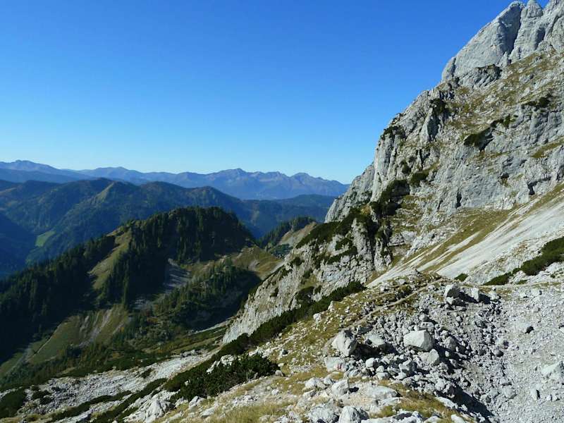 Abstieg durchs Schneeloch