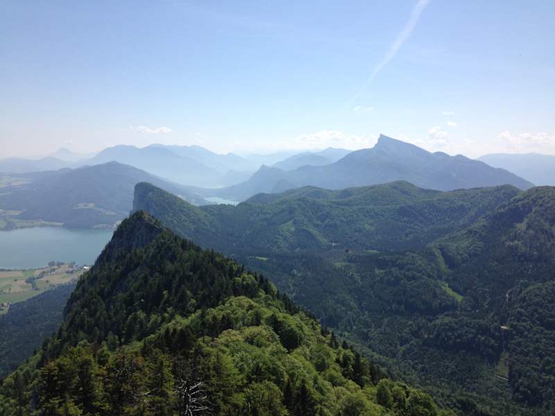 Blick vom Gipfel auf Drachenwand-Schafberg-Mondsee