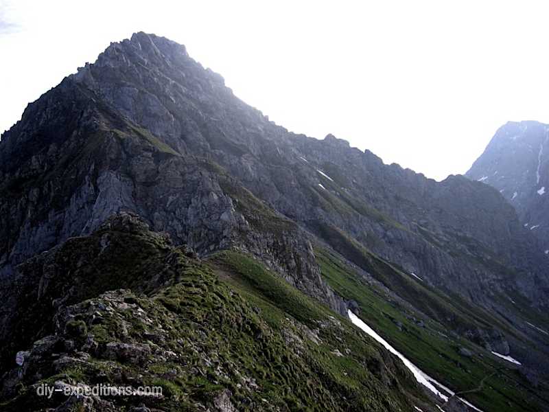 An der Großen Furka geht es hinab in die Schweiz. Oder hinauf zur Hornpsitze