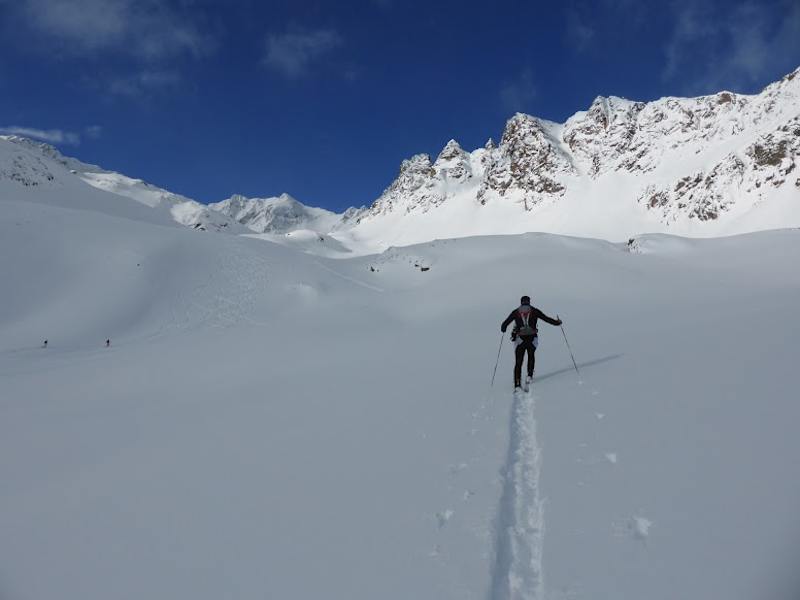 Die Abfahrt führt entlang der Aufstiegsspur.