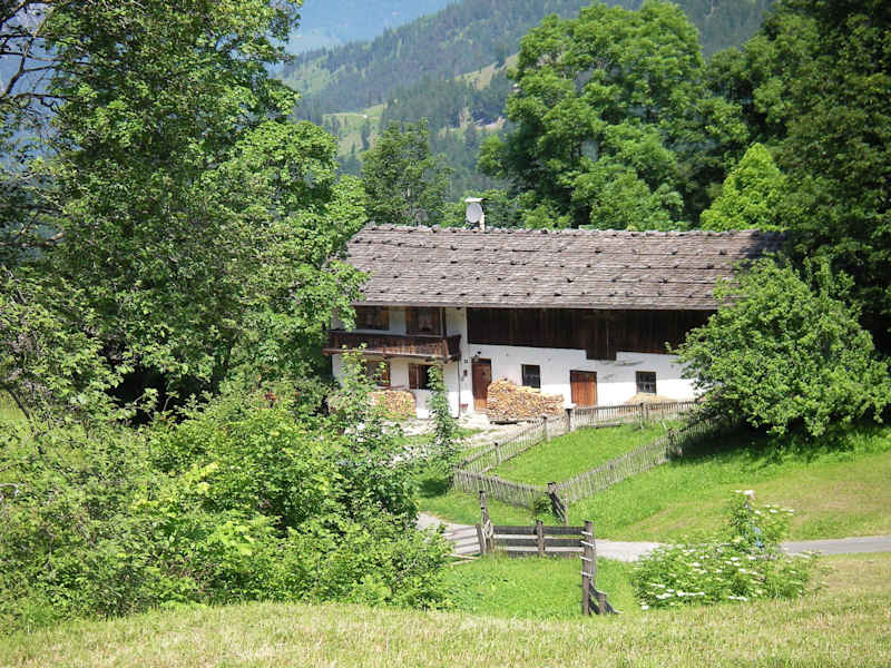 Bauernhaus in Wamberg, dem höchsten Kirchdorf Deutschlands.