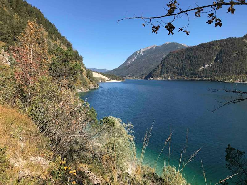 So wunderschön ist der Achensee im Herbst.