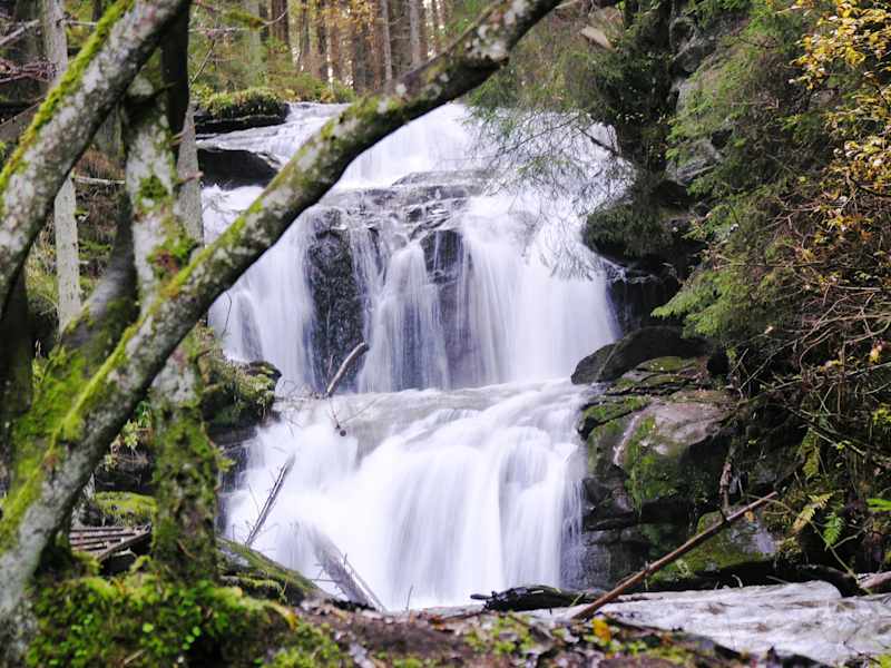 Ein Wasserfall im Naturpark