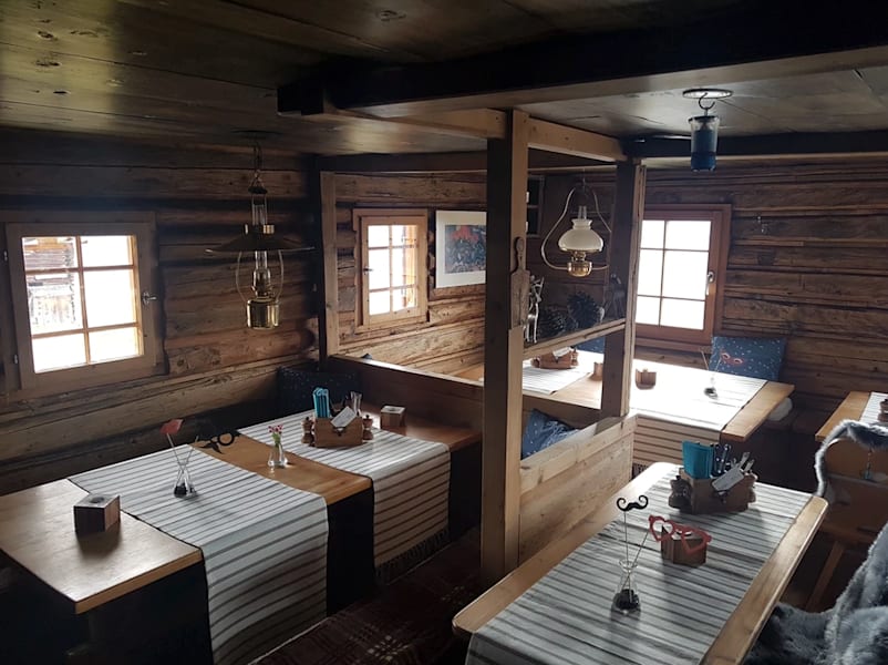 Gaststube im Berghaus StafelAlp