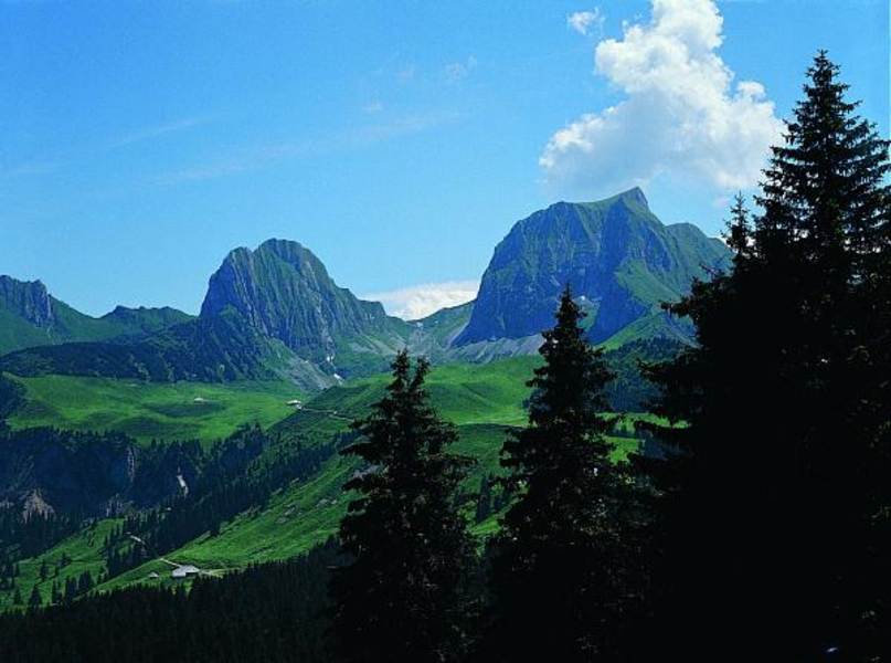 Nünenen und Gantrisch, dazwischen der Leiterenpass