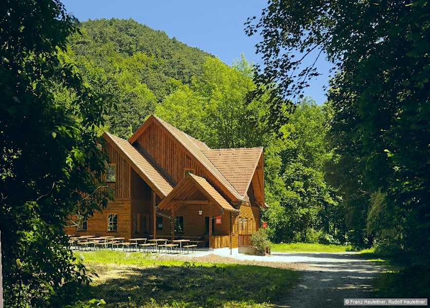 Schutzhütte Gerhartl „In der Johannesbachklamm“.