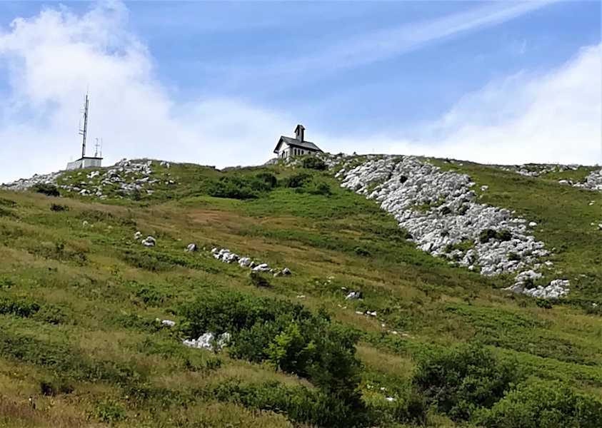 der Mt. Matajur mit Sendeanlage und Kapelle