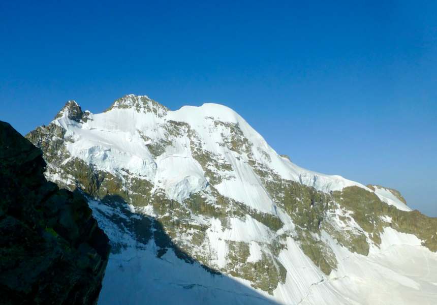 Der imposante Doppelgipfel des Piz Roseg