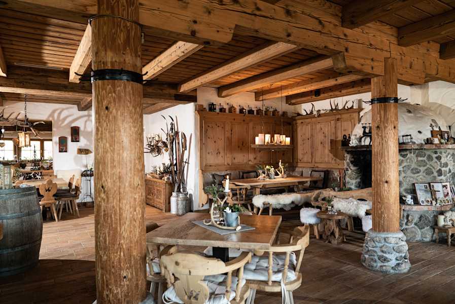 Gaststube der Wochenbrunner Alm