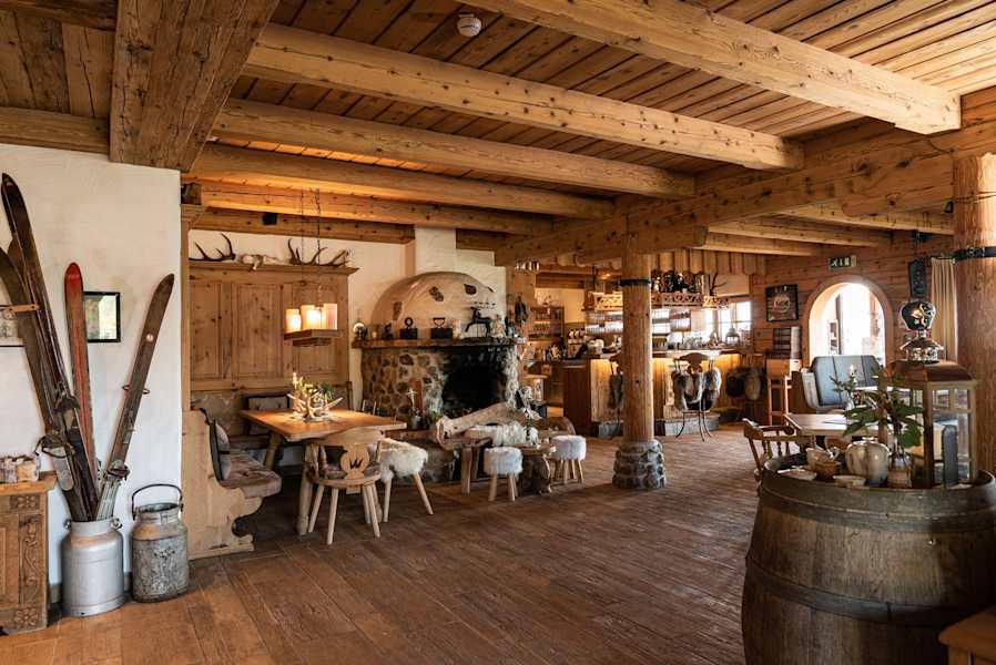 Gaststube der Wochenbrunner Alm