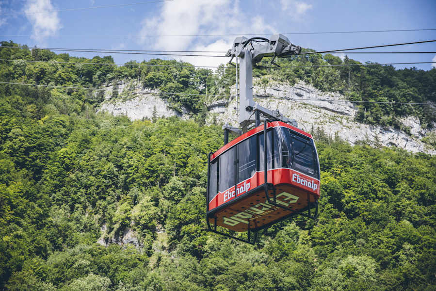 Der Zustieg kann mit der Seilbahn Ebenwald abgekürzt werden.