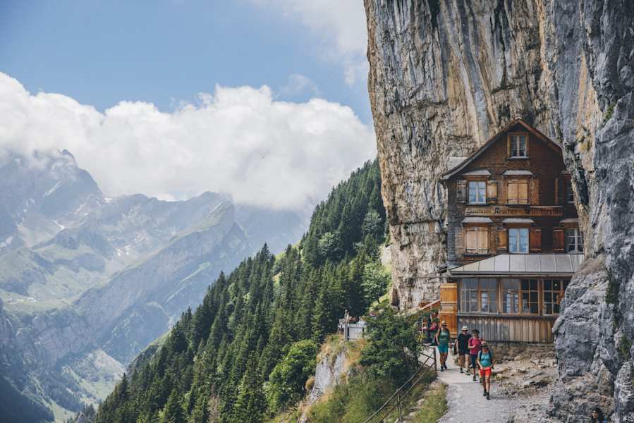 Das Aescher Wildkirchli ist eine der beliebtesten Destinationen in den Alpen.