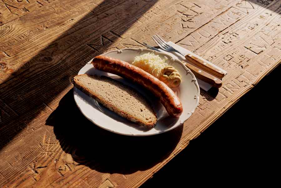 Jause auf dem Graf-Meran-Haus.