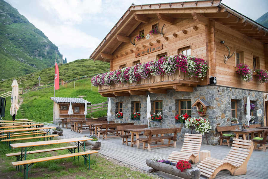 Die Lazinser Alm befindet sich am Talschluss von Pfelders zu Füßen der Hohen Wilde