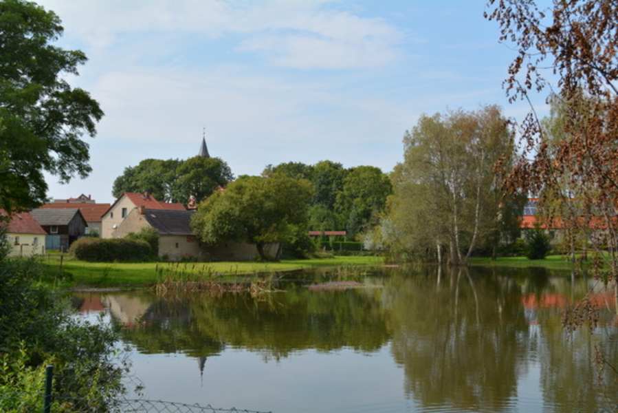 Dorfteich und Kirche Groß Pinnow