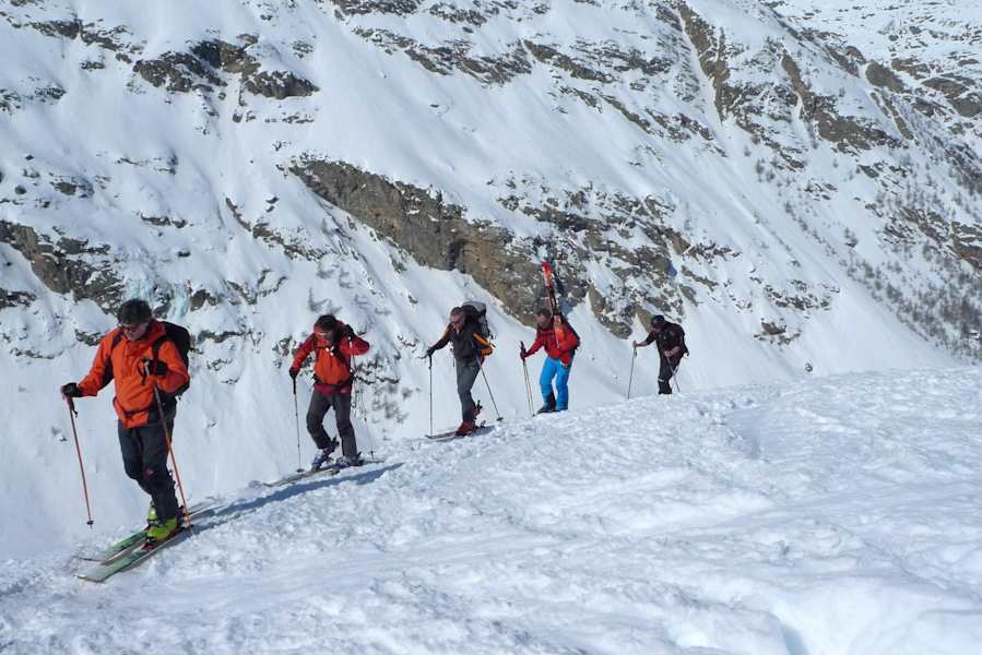 Gegen Ende des ersten Drittels wird es merklich flacher und in idealem Skitourengelände geht’s bis zum Rif. Vittorio Emanuele