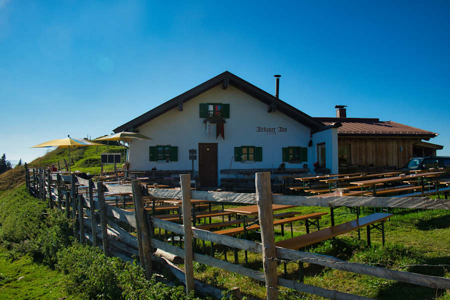 Altkaser Alm: Berghütte am Spitzstein in den Bayerischen Voralpen