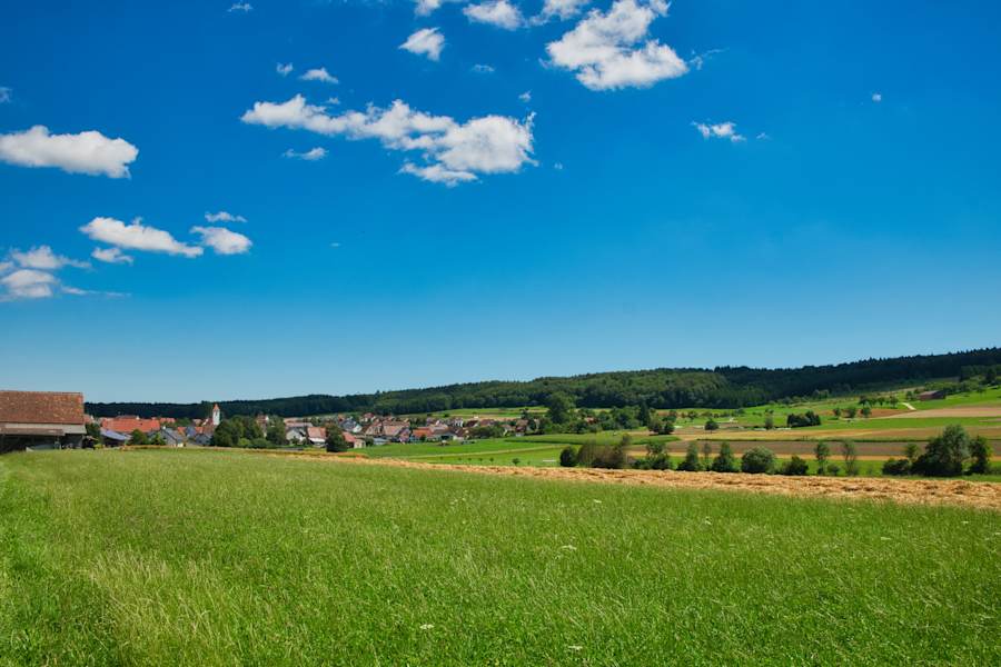 Schwäbische Alb: Idyllische Ausblicke auf Altsteußlingen