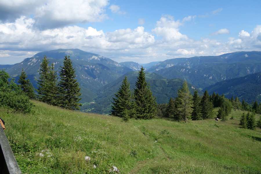 Die umliegende Landschaft lädt zum Wandern ein