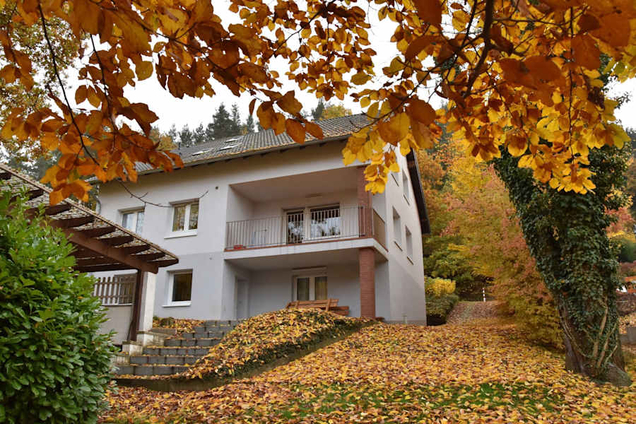 Die Duisburger Eifelhütte im Herbst
