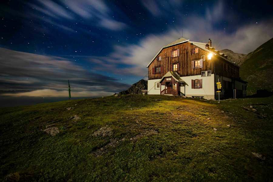 Guttenberghaus bei Nacht