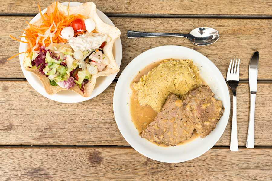 Tessiner Spezialitäten im Bergrestaurant Alpe Foppa