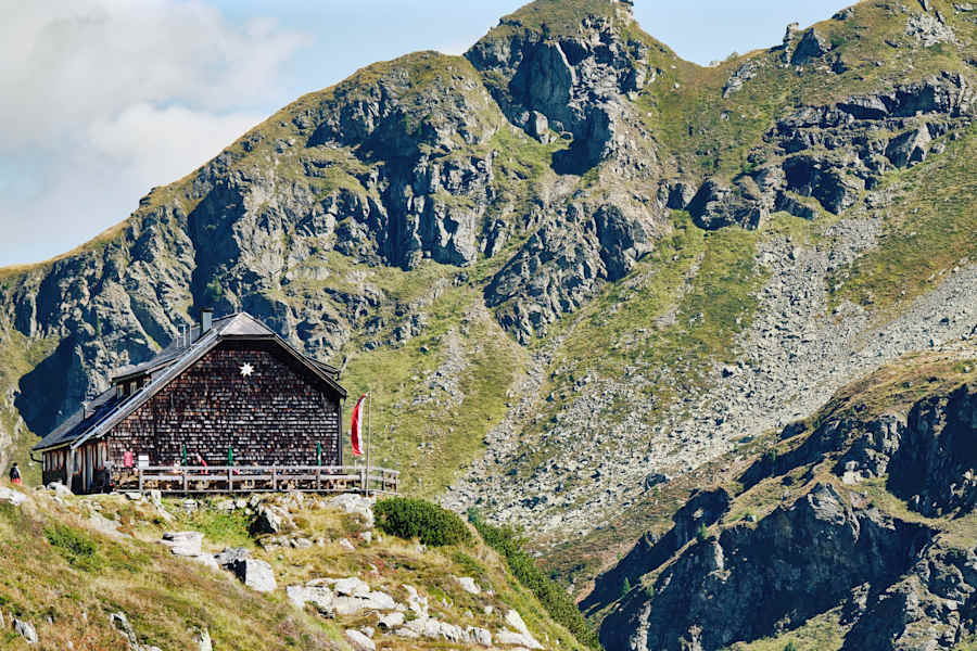 Die Ignaz-Mattis-Hütte als Ausgangspunkt vieler Bergtouren