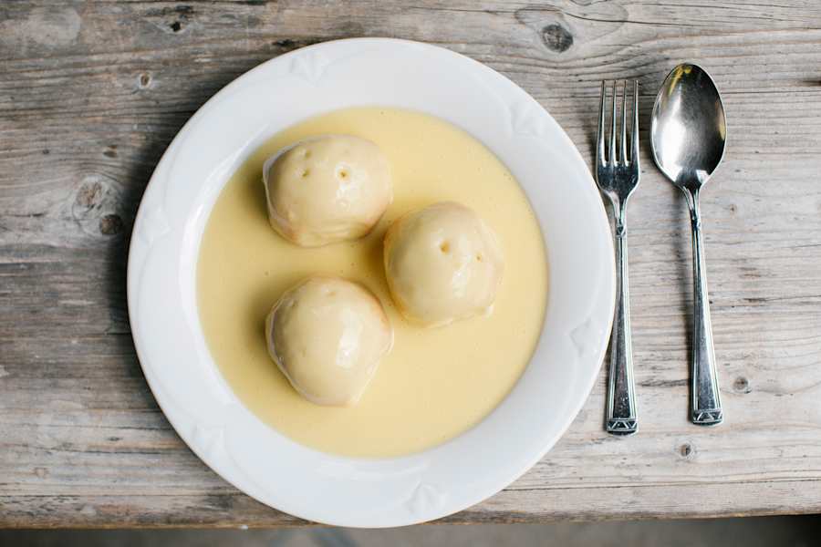Buchteln in Vanillesauce