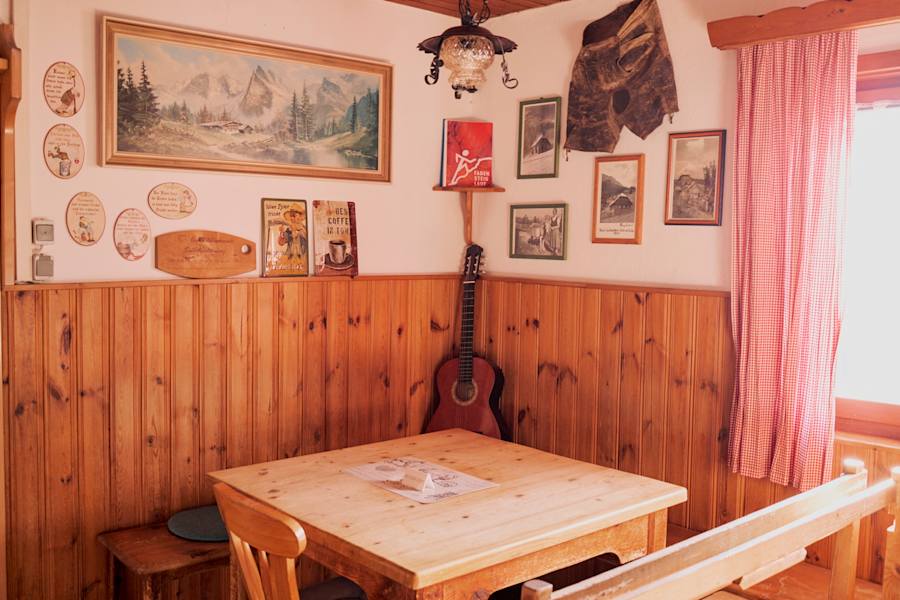 Urige Stube auf der Edelweisshütte