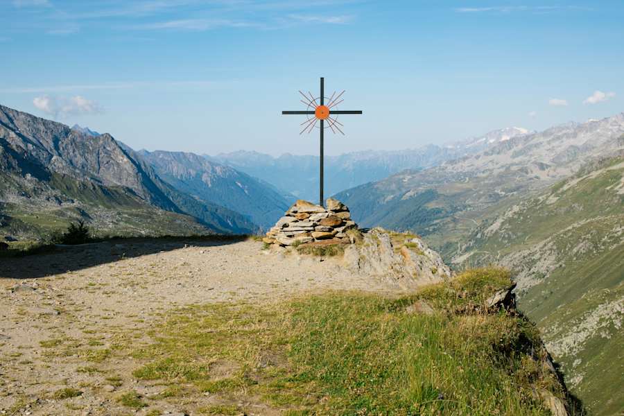 Gipfelkreuz oberhalb der Birnlückenhütte