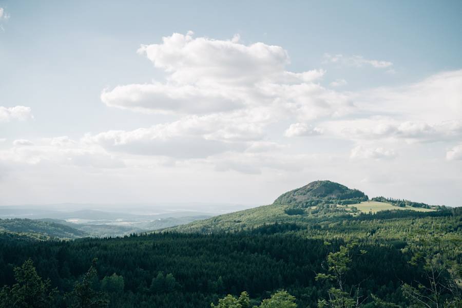 Ausblick von der Enzianhütte Rhön mit der Milseburg