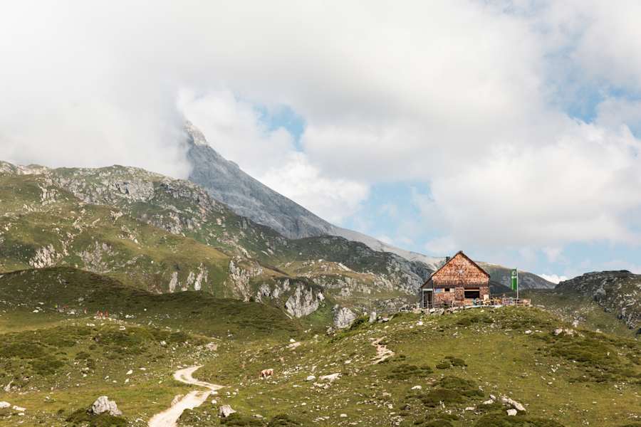 Die Franz-Fischer-Hütte liegt im Salzburger Lungau, im Riedingtal.