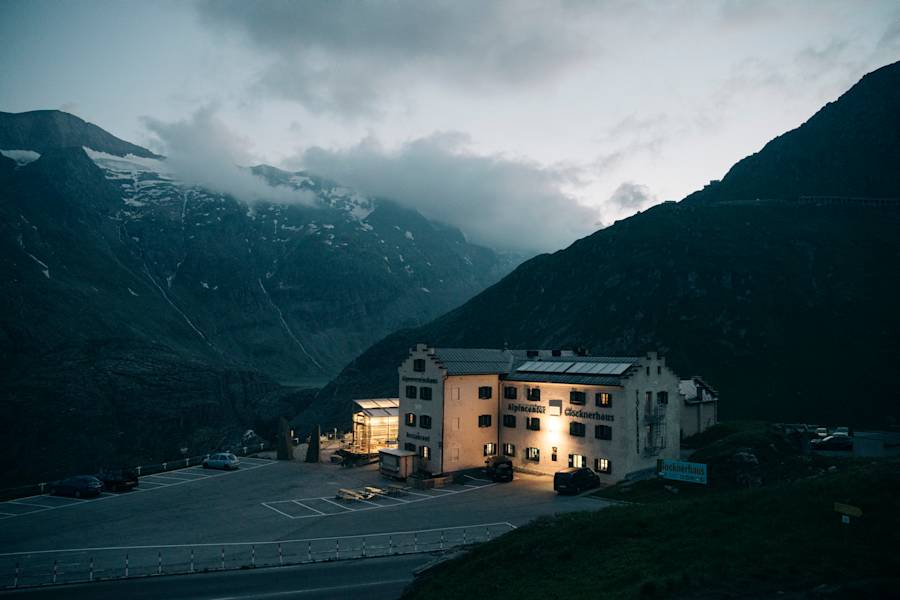 Das Glocknerhaus in der Abenddämmerung