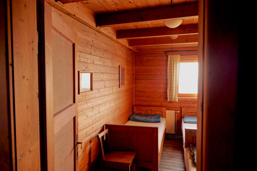 Eines der Zimmer auf dem Graf-Meran-Haus.