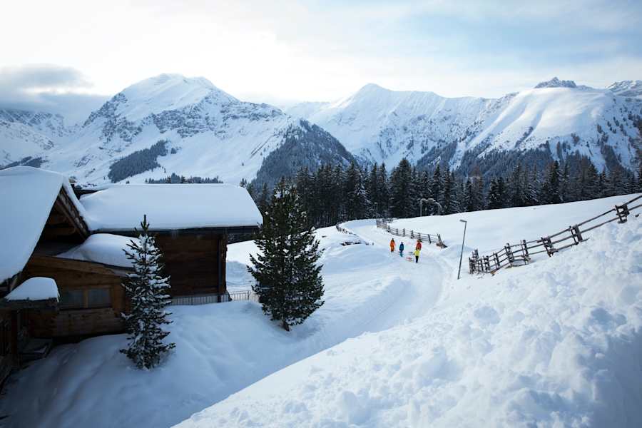 Die Grieralm im Zillertal ist im Winter eine beliebte Rodelhütte.