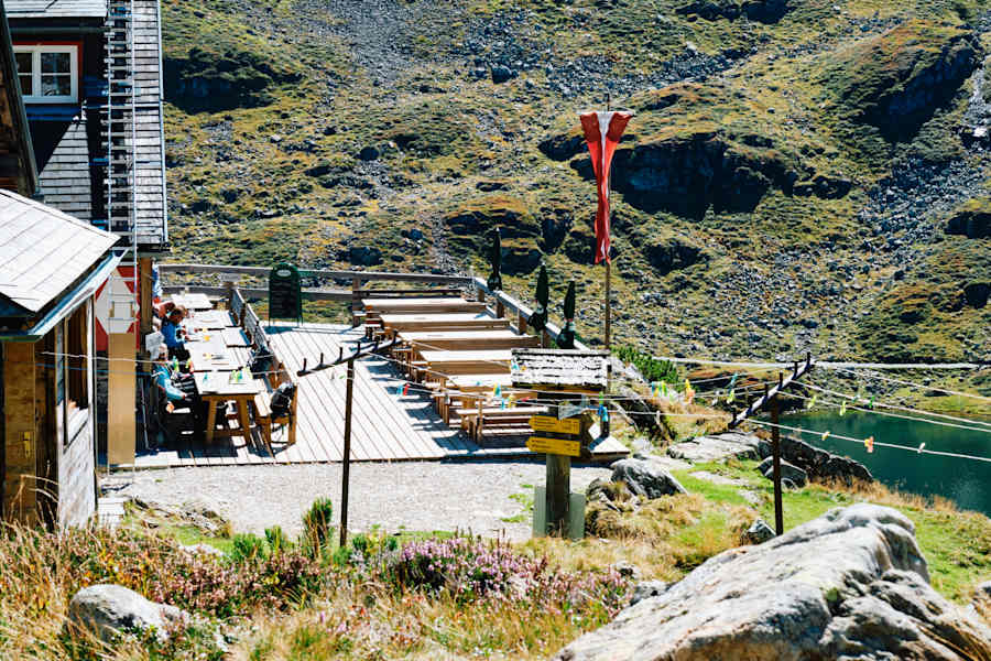 Der Gastgarten der Ignaz-Mattis-Hütte
