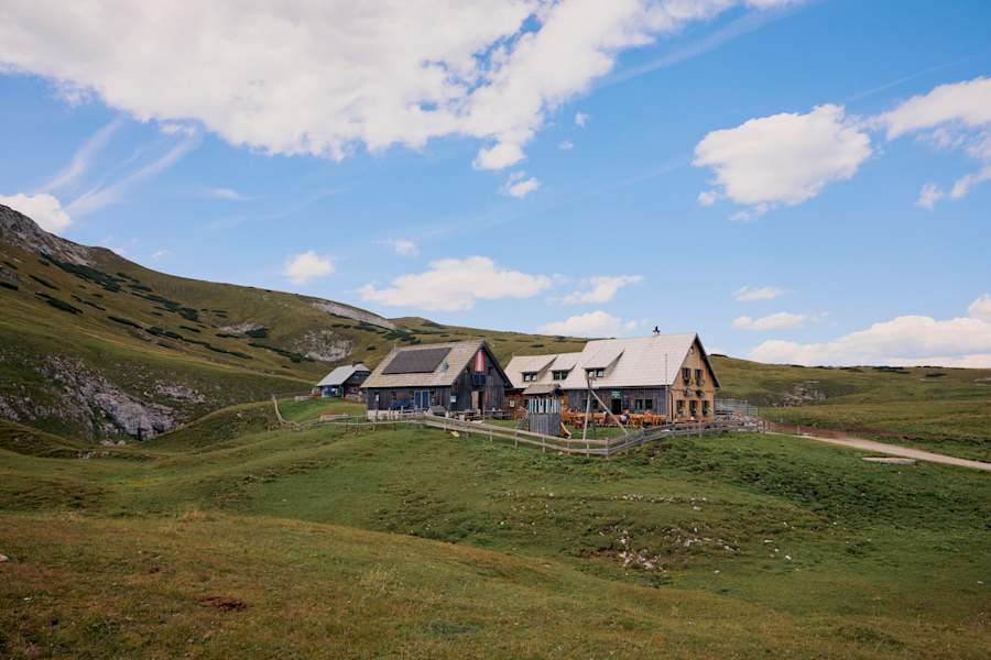 Die&nbsp;Michlbauerhütte befindet sich auf der Schneealm in den obersteirischen Mürzsteger Alpen.