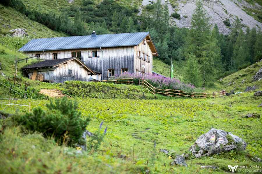 Die Sarotlahütte in schöner Umgebung