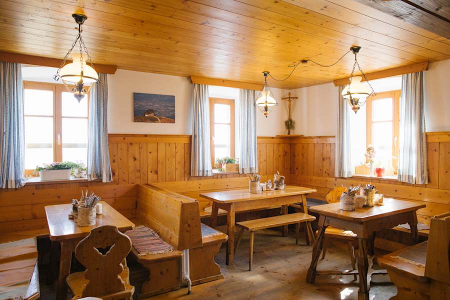 Die Gaststube der Wolfsberger Hütte
