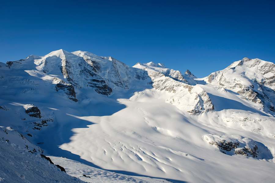 Persgletscher mit Piz Palue, Bellavistagruppe und Piz Bernina mit Biancograt (v. l. n. r.).