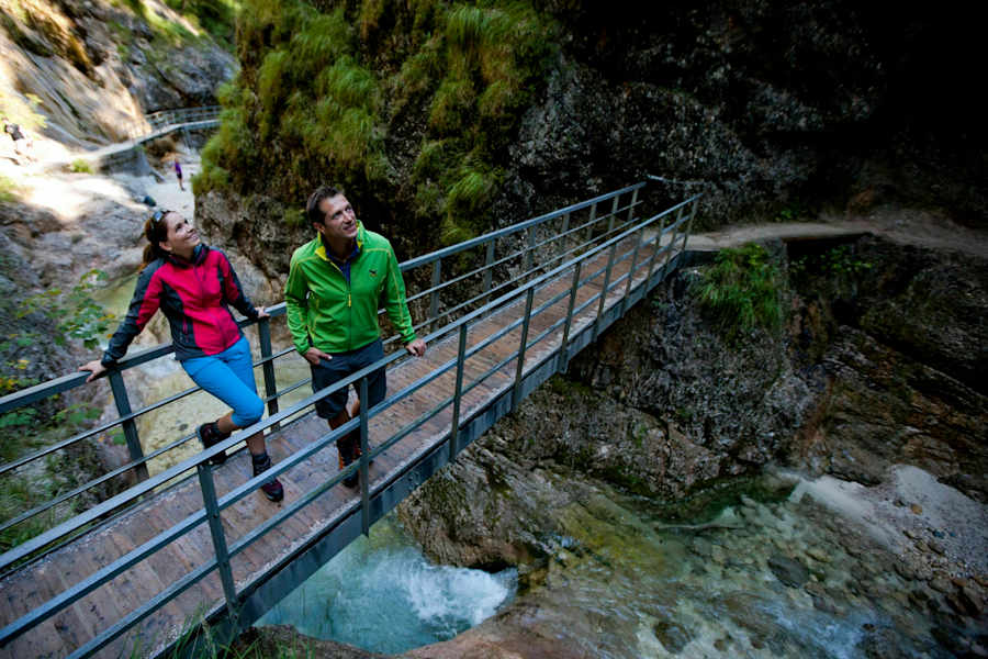 Wanderung durch die Almbachklamm nach Ettenberg