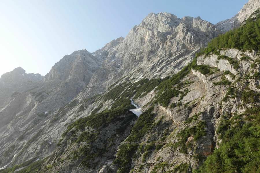 Blick Richtung Jubiläumsgrat kurz unterhalb der Reintalangerhütte (1.370 m).