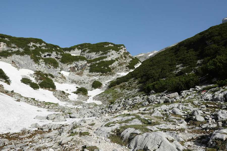 Am Veitsbrünnl im Brunntal auf ca. 1.800 m Höhe. Von hier erreicht man in einer guten halben Stunde die Knorrhütte (2.052 m).