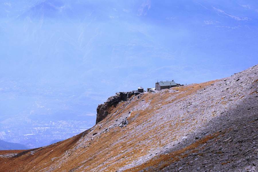 Blick zum Rifugio Ca d'Asti und in das Tal von Susa