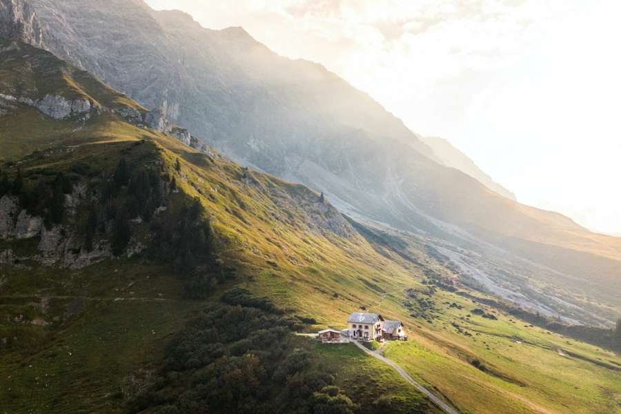 Die Schesaplanahütte oberhalb von Seewis