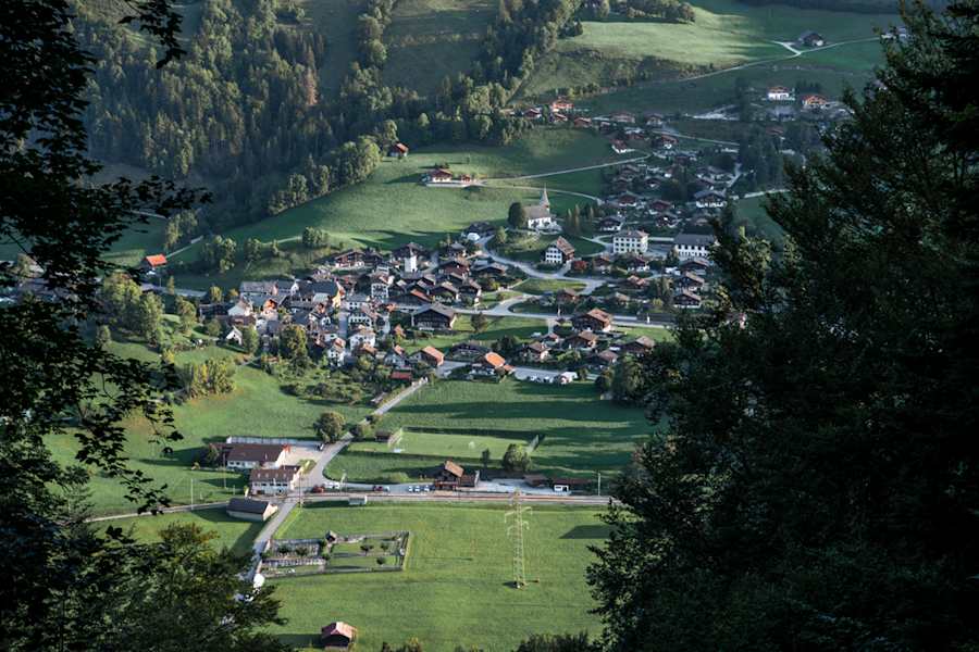 Das Dorf Rossinière aus der Vogelperspektive