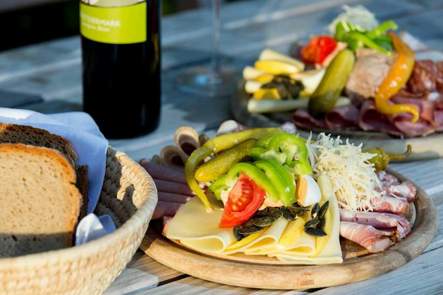 Auch die Kulinark kommt beim WEINwandern an der Südsteirischen Weinstraße nicht zu kurz.
