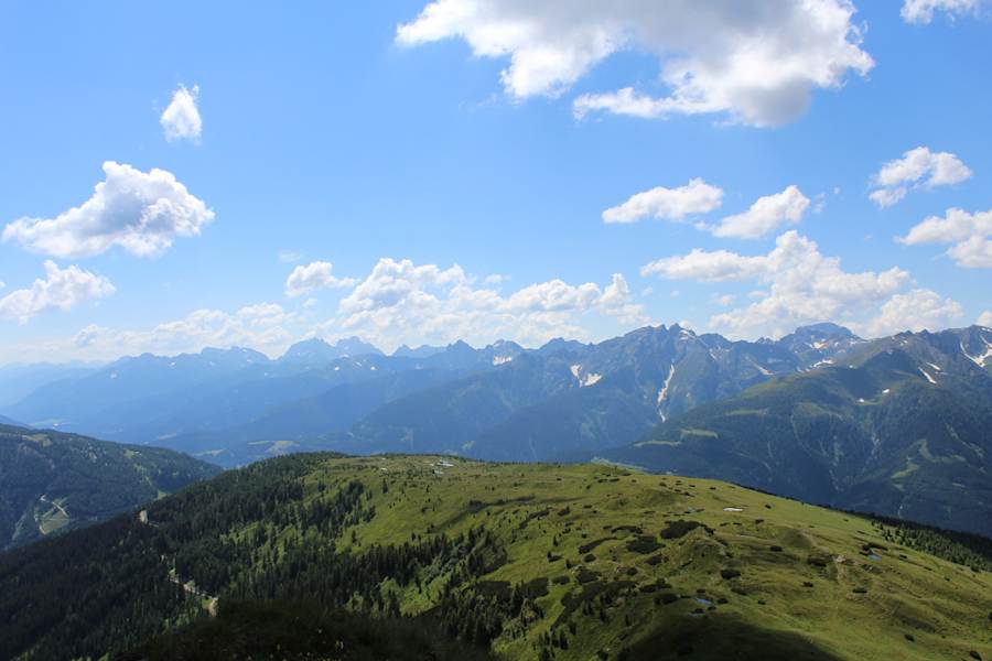 Blick Richtung Südost über die Wiesen