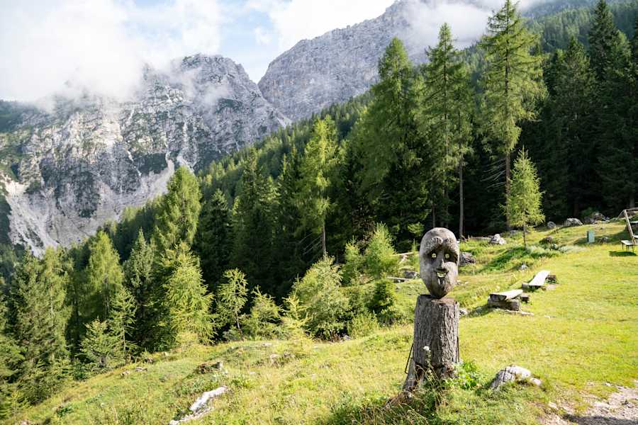 Holzfigur beim Rifugio Bosconero